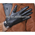 Черные стильные теплые кожаные перчатки